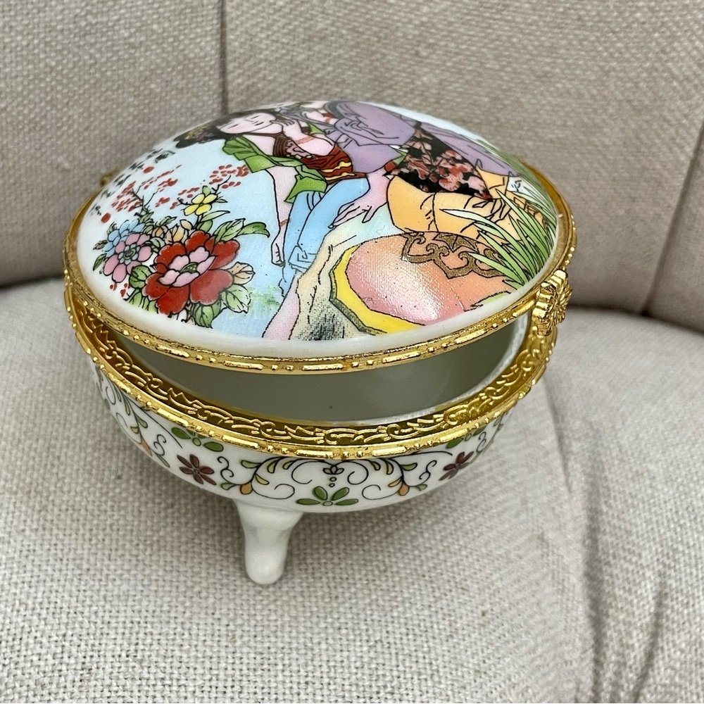 VINTAGE China Painting Ladies PORCELAIN VANITY Mirror JEWELRY TREASURE BOX Case